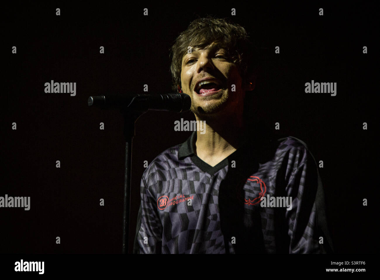 São PAULO, BRASILIEN - MAI 28: Der britische Sänger Louis Tomlinson tritt in Sao Paulo auf der Welttournee im Espaço Unimed auf. 28. Mai 2022 in São Paulo, Brasilien Credit: Adriana Spaca/Alamy Live News Stockfoto