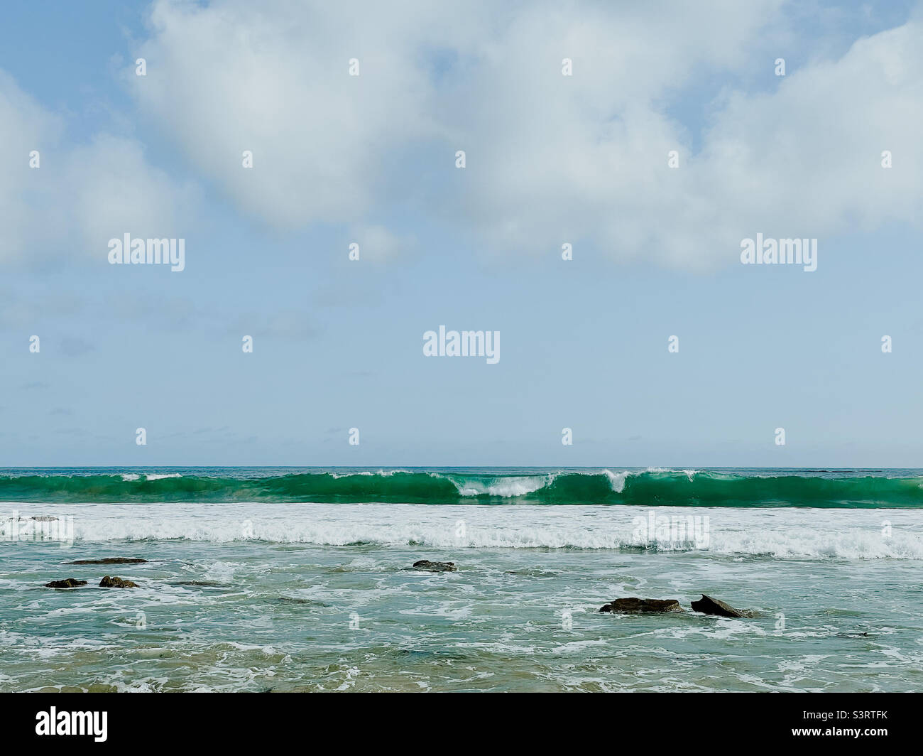 Meereslandschaft mit Meereswellen-Zerkleinern. Stockfoto