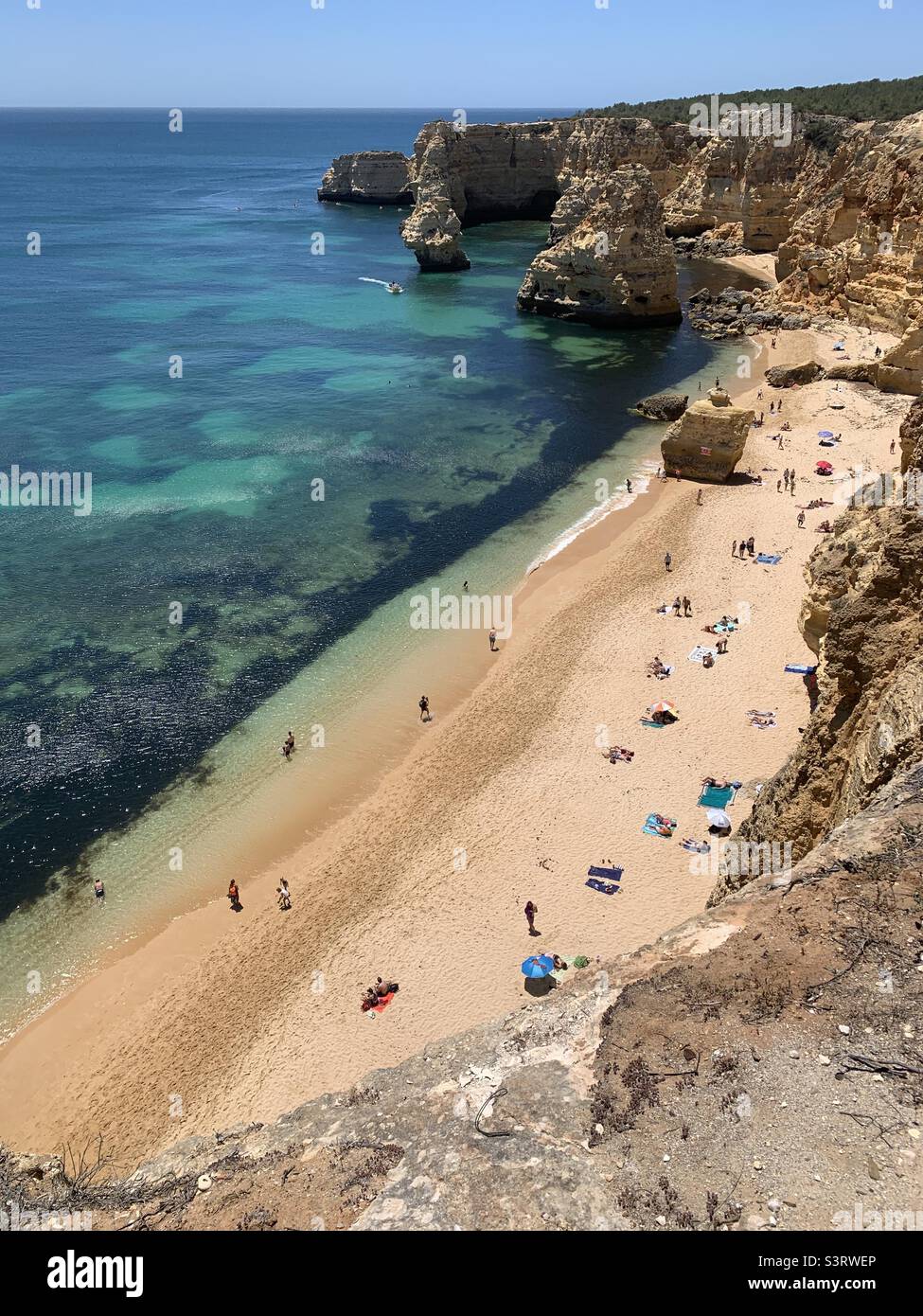 Luftaufnahme von Praia da Marinha Portugal Stockfoto