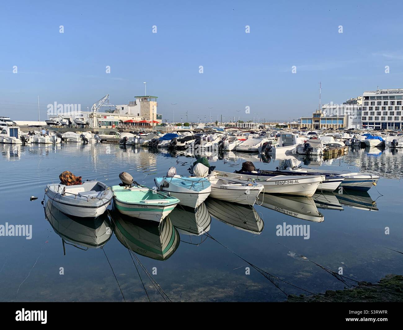 Boote in Faro Marina Portugal Stockfoto