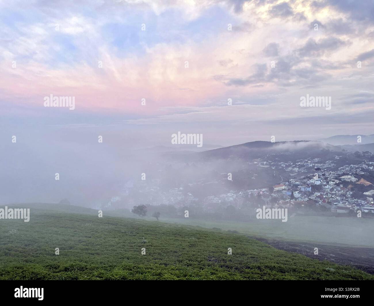 Nebel über CAU DAT Stadt Stockfoto