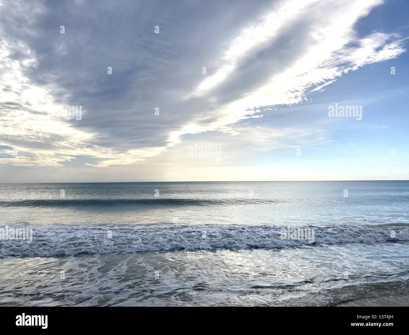 Morgenhimmel über dem Atlantischen Ozean in vero Beach Florida Stockfoto