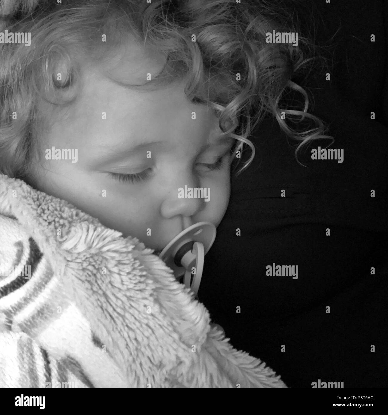 Mädchen mit schnuller SchwarzweißStockfotos und bilder Alamy