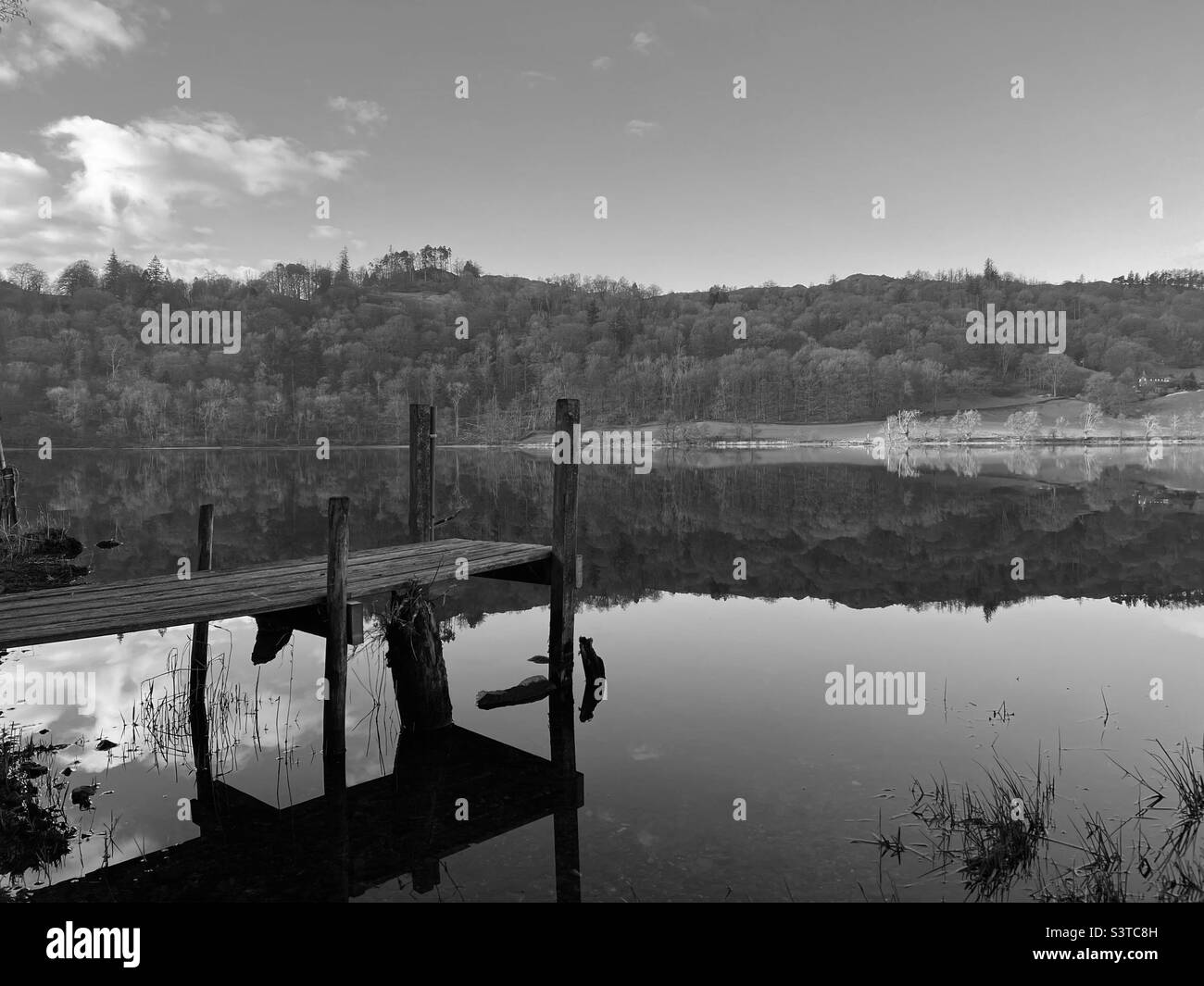 Steg über einem See Stockfoto