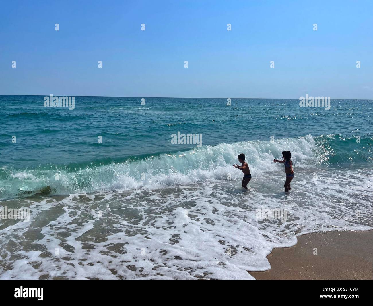 Kinder auf dem Meer Karadere Schwarzes Meer Bulgarien Stockfoto