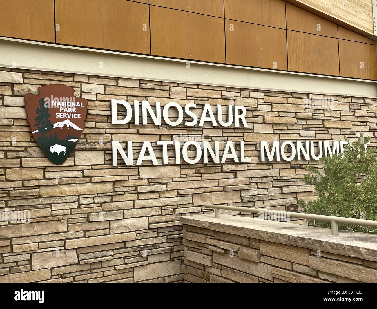 Das Besucherzentrum für das Dinosaur National Monument (ein fossiler Knochenbruch), das Teil des US National Park Service in Vernal, Ut ist. USA. Stockfoto
