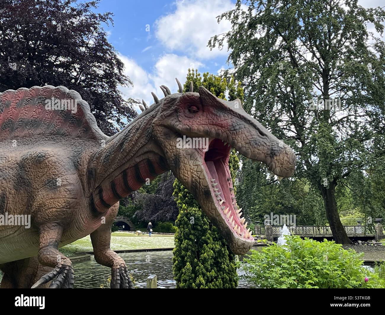 Dinosaurier-Ausstellung in Buxtons Pavilion Gardens im Peak District Stockfoto