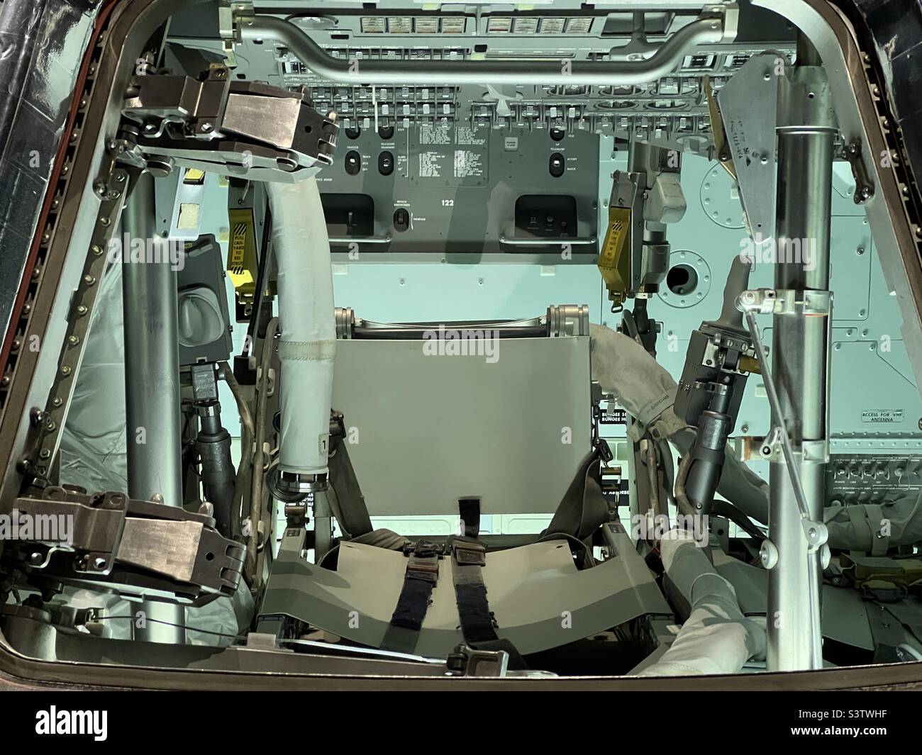 Innenraum des Apollo Command Module, das während des NASA-Mondmissionsprogramms von 1968 bis 1972 von den USA geflogen wurde Stockfoto