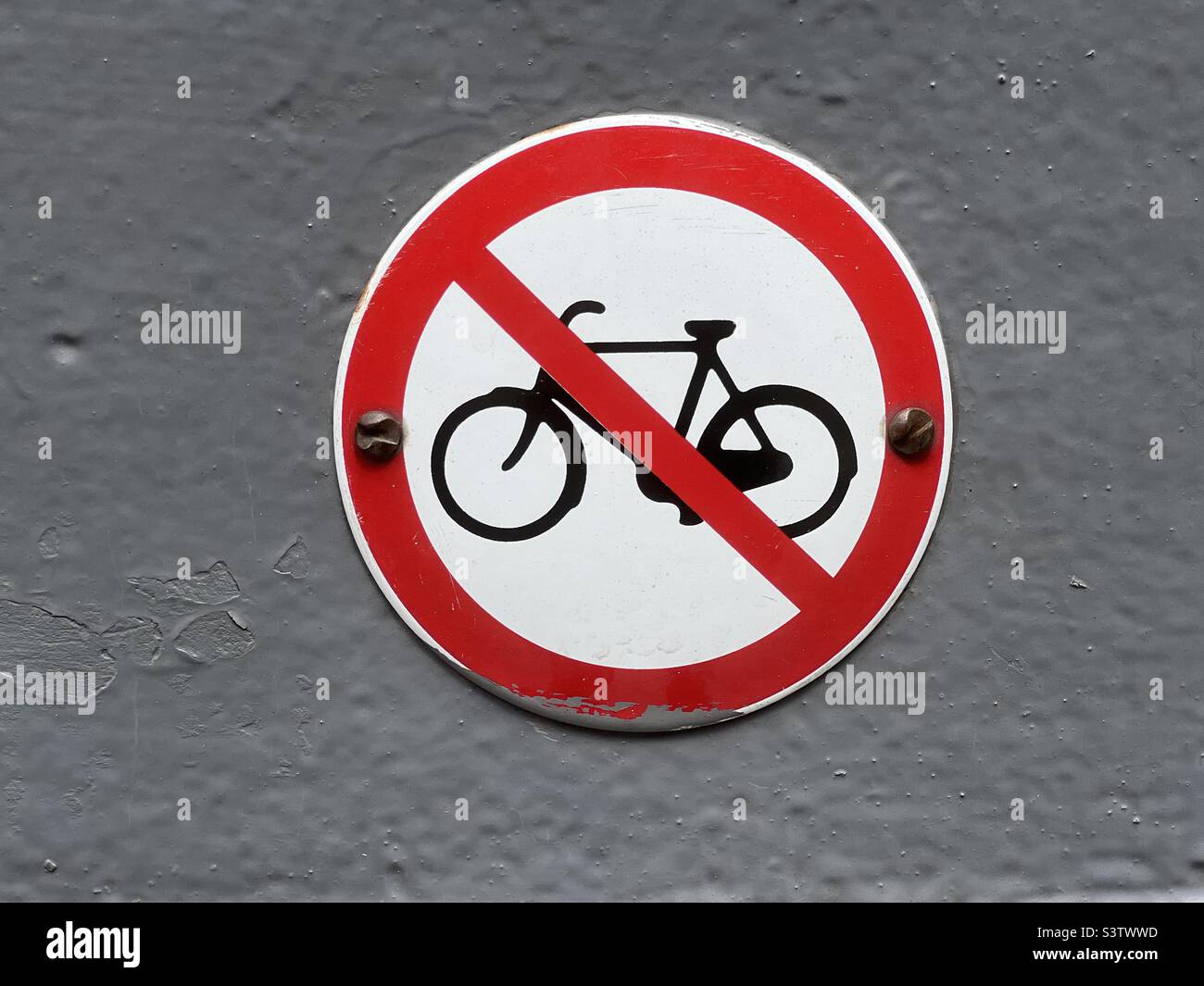 Keine Fahrräder Warnung Metallschild in Amsterdam Stockfoto