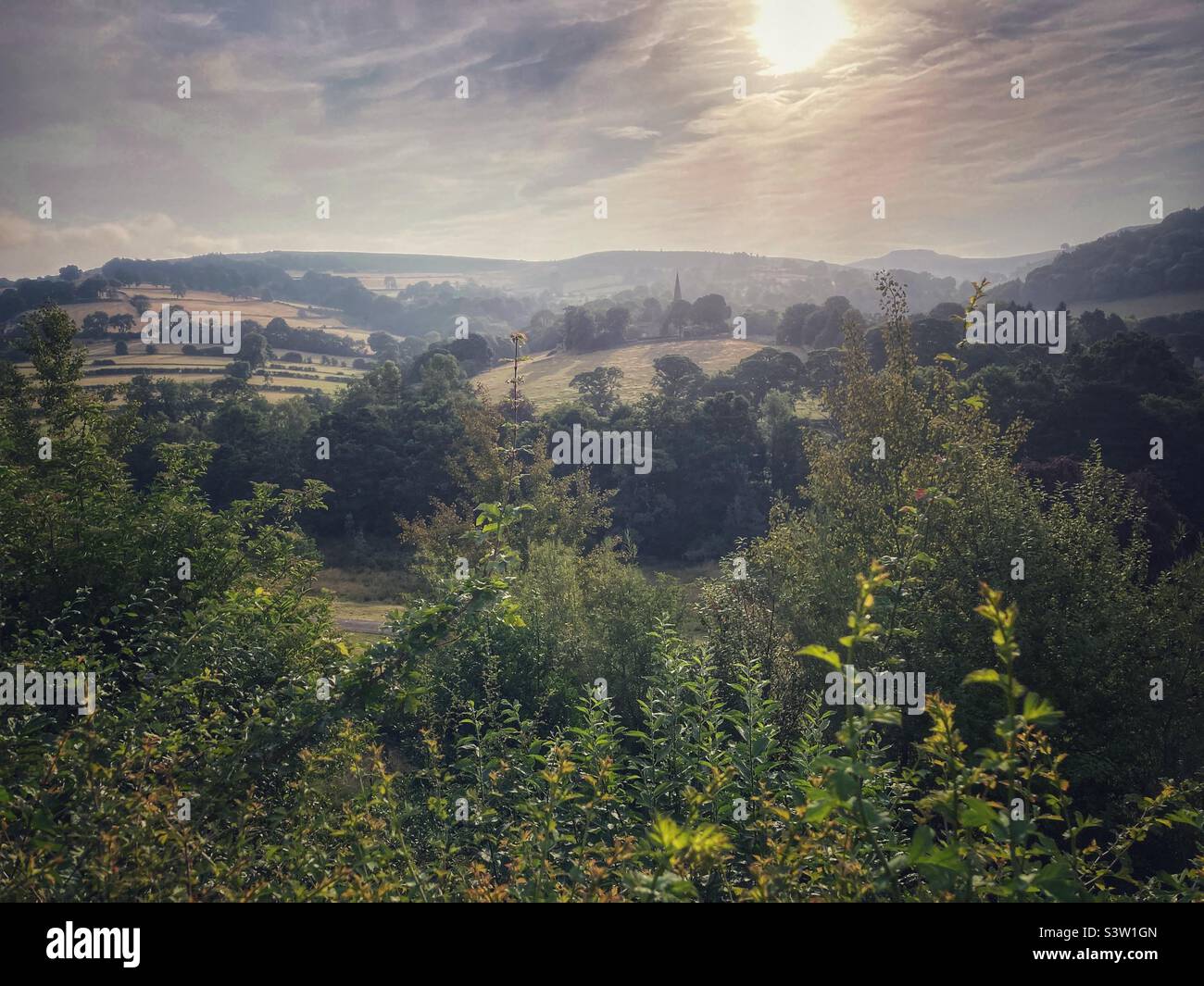 Blick am frühen Morgen in Hathersage, Derbyshire, Großbritannien - Smartphone-aufgenommenes Stockfoto