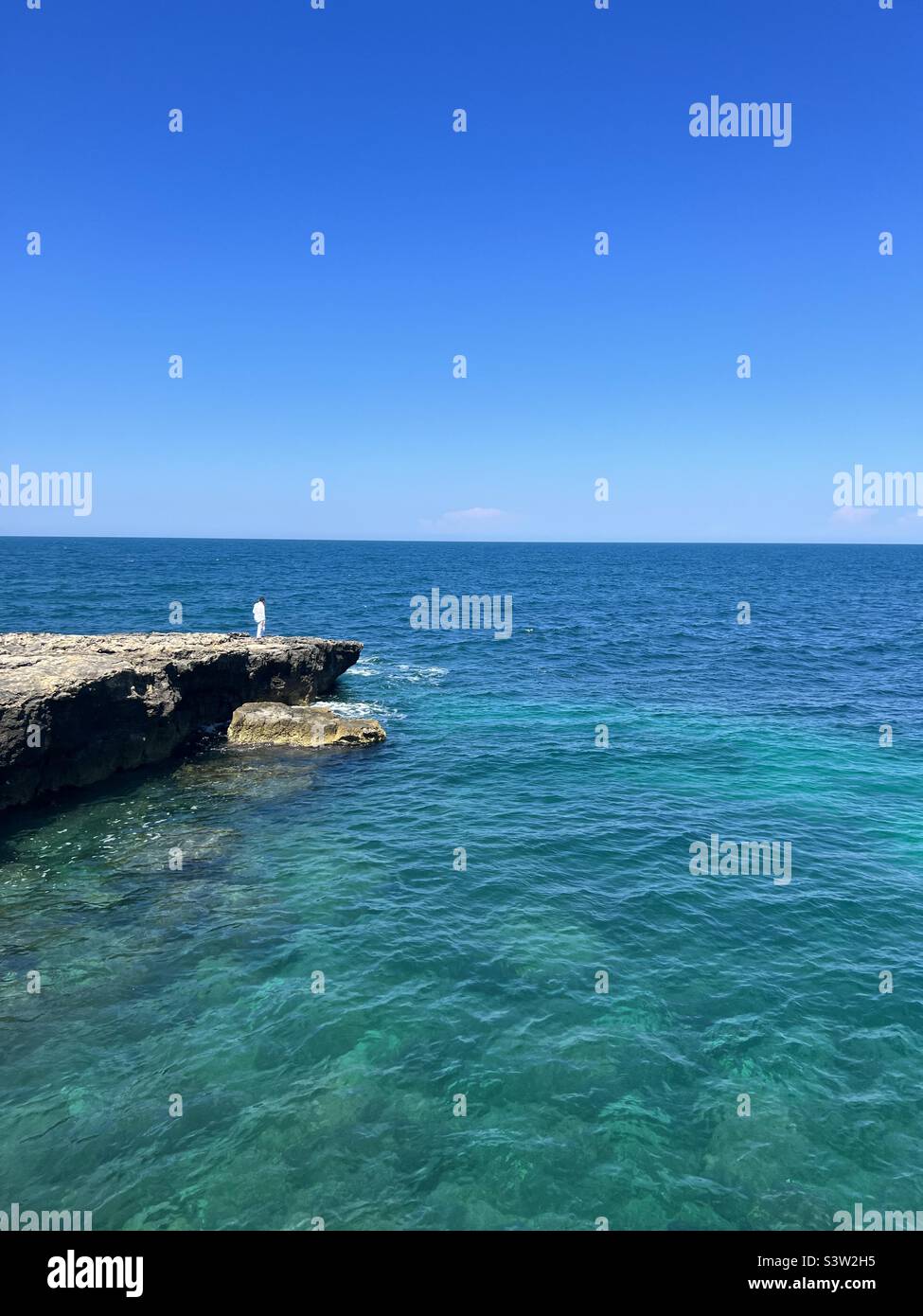 Monopoli am Meer, Foto vom Meer, Urlaub, Monopoli Shore, Apulien, Apulien, Bari, Monopoli Meerblick Stockfoto