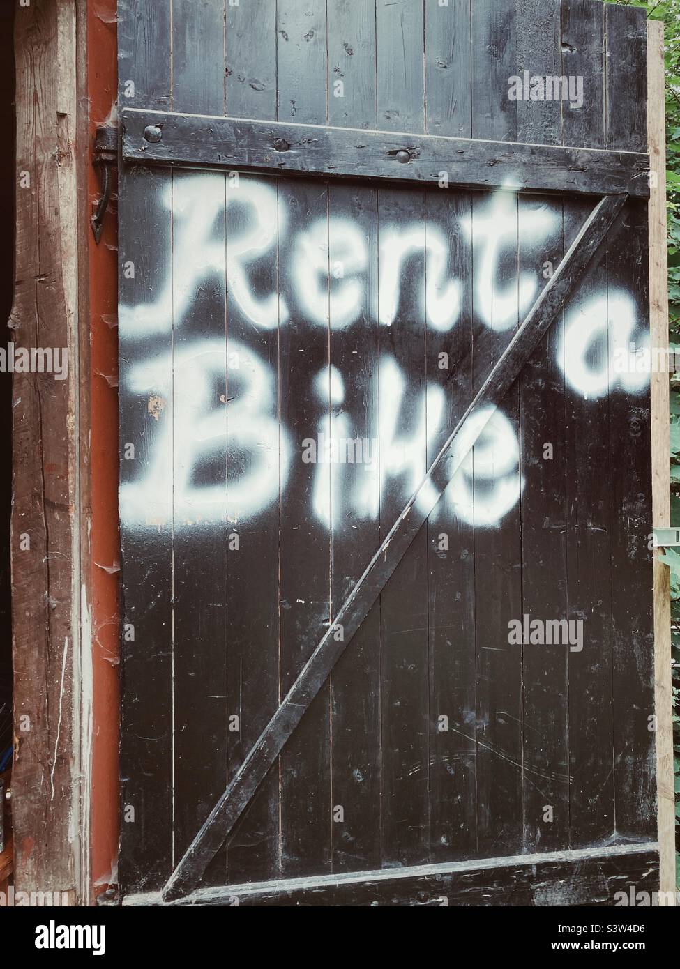 Mieten Sie ein Fahrradschild auf einem Campingplatz in Schweden Stockfoto