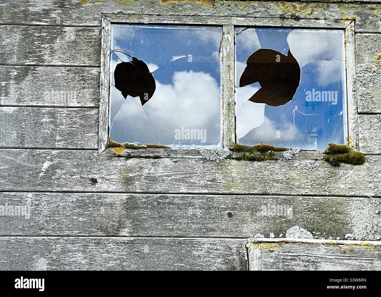 Zerbrochene Fensterscheiben Stockfoto