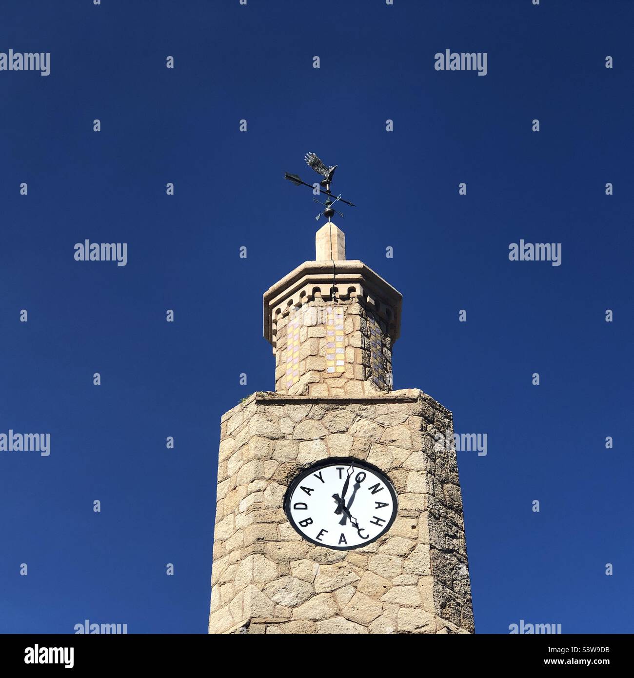 Ein Uhrenturm in Daytonas Beach, Florida Stockfoto