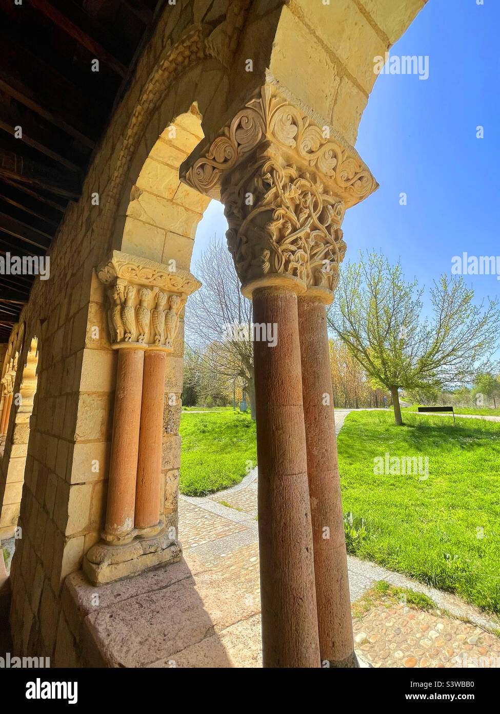 Atrium der Kirche Nuestra Señora de la Asuncion. Duraton, Provinz Segovia, Castilla Leon, Spanien Stockfoto