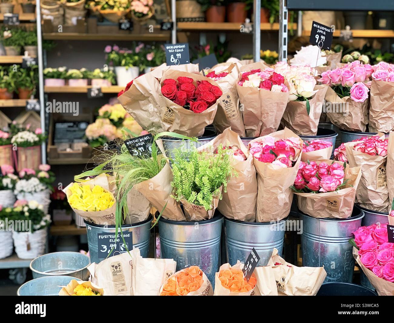 Blumensträuße zum Verkauf - Smartphone-aufgenommenes Stockfoto