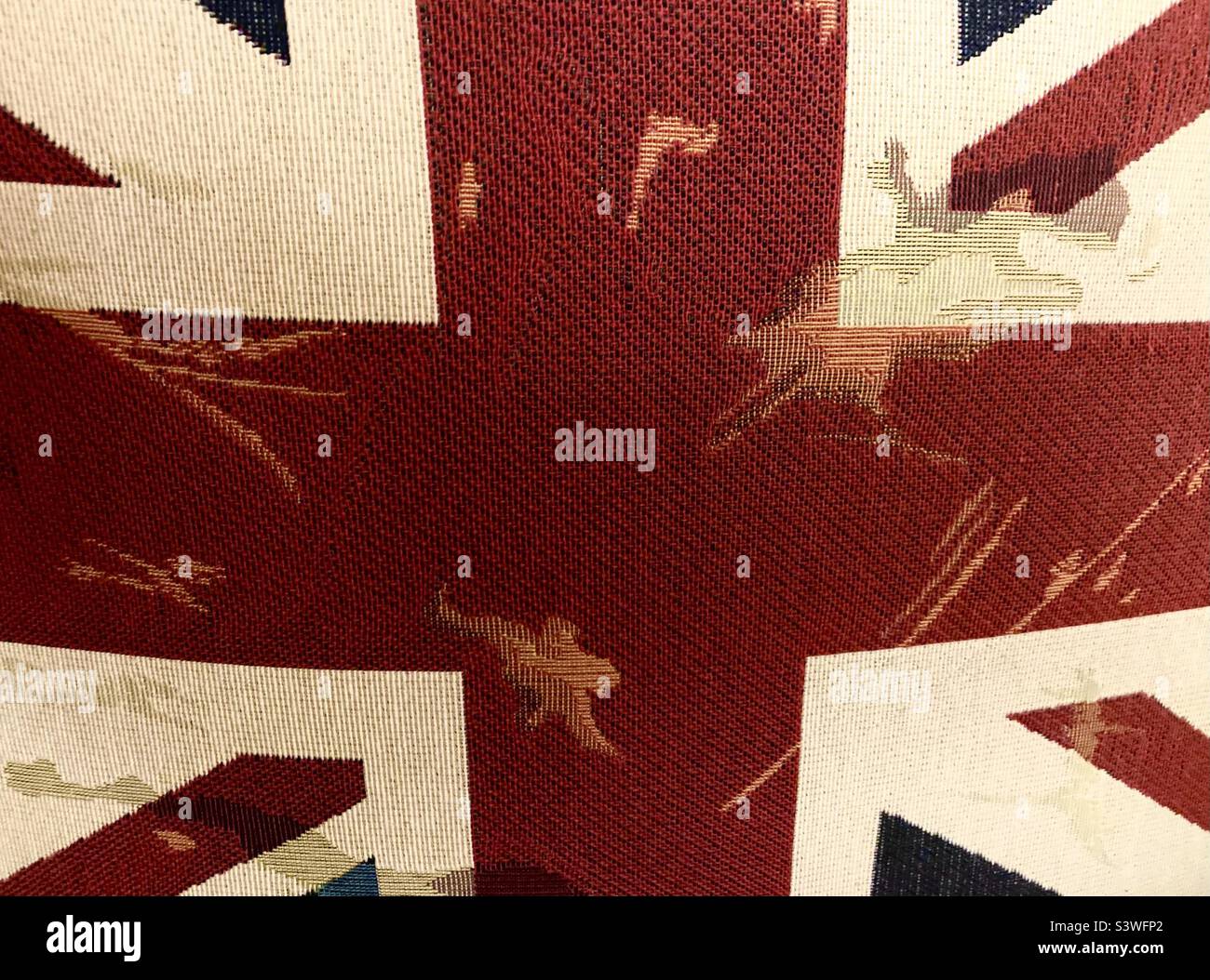 Union Jack Flaggenmaterial auf einem Stuhl Nahaufnahme - Smartphone-aufgenommenes Stockfoto