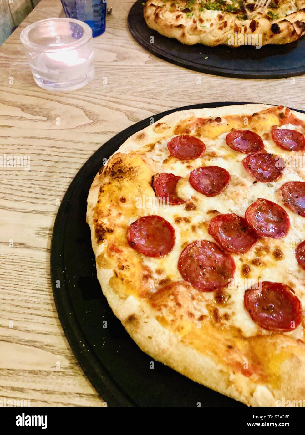 Restaurant Pepperoni Pizza Stockfoto