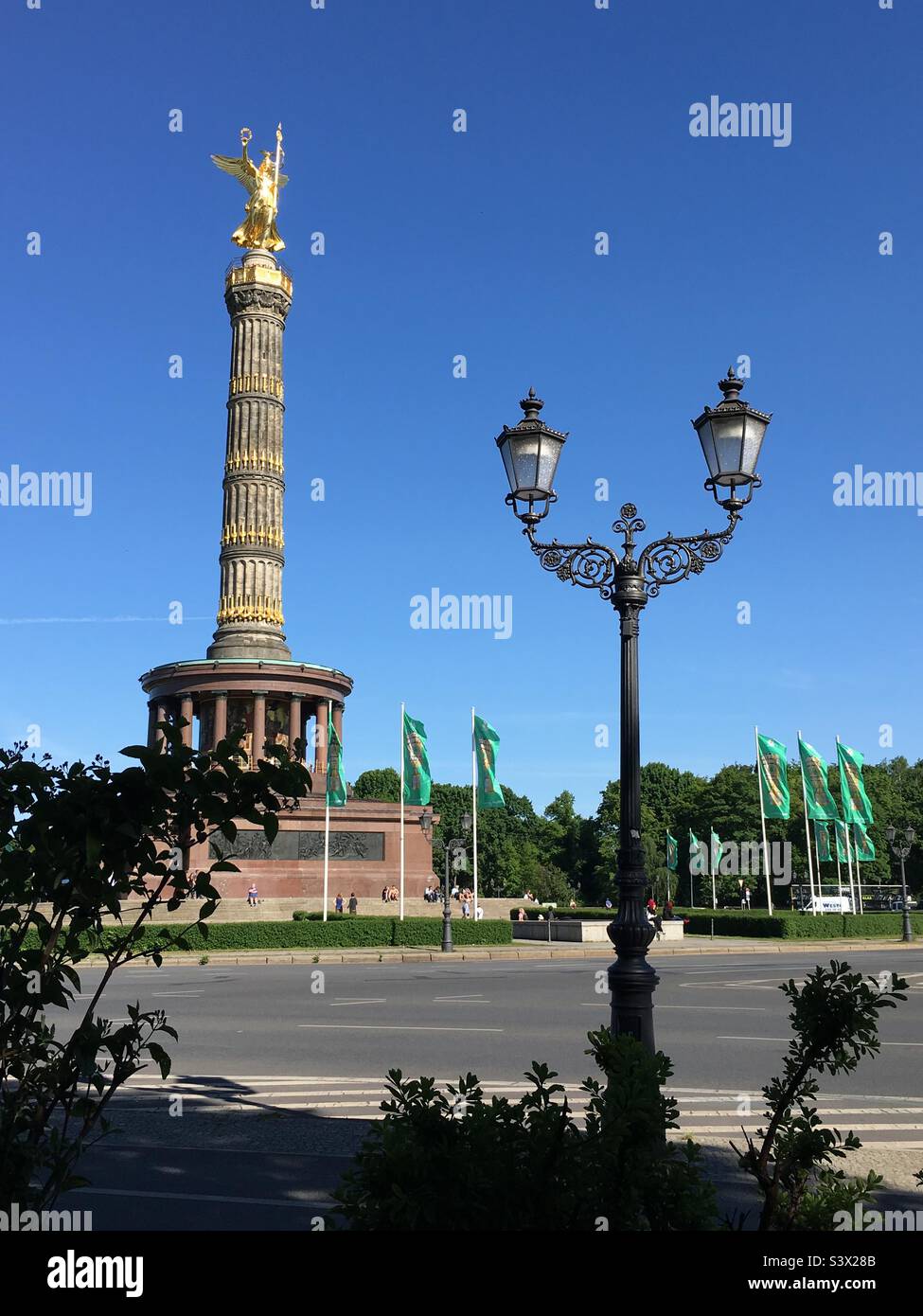 Die Siegessäule (Siegessäule), gelegen auf dem Großen Stern, Berlin. Stockfoto