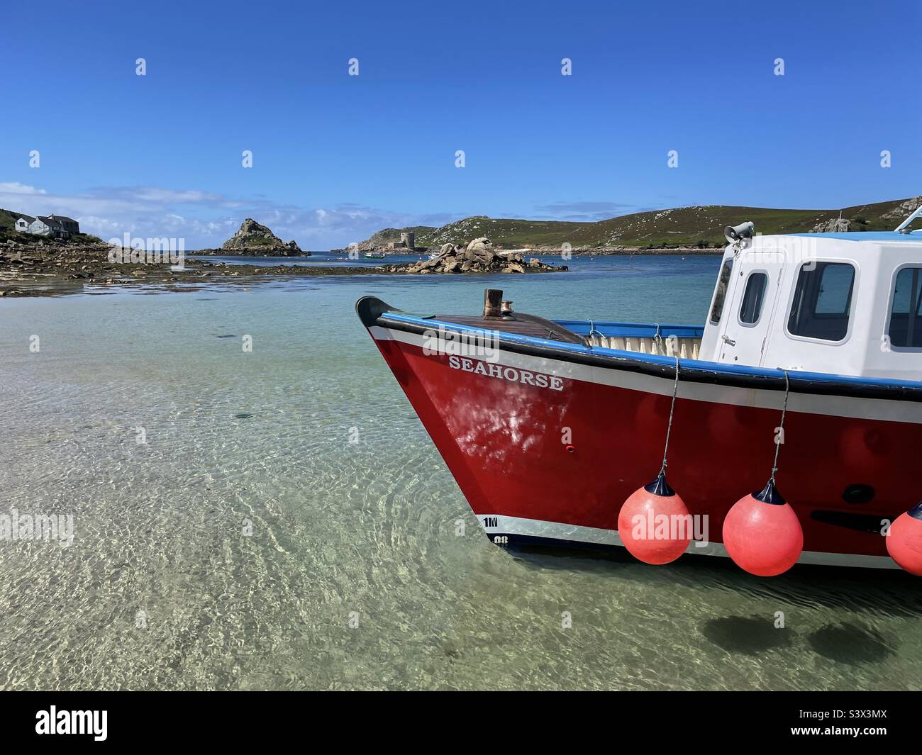 Das Passagierboot dockte auf der Insel Bryher an. Bryher, Isles of Scilly, Cornwall, England, Großbritannien Stockfoto