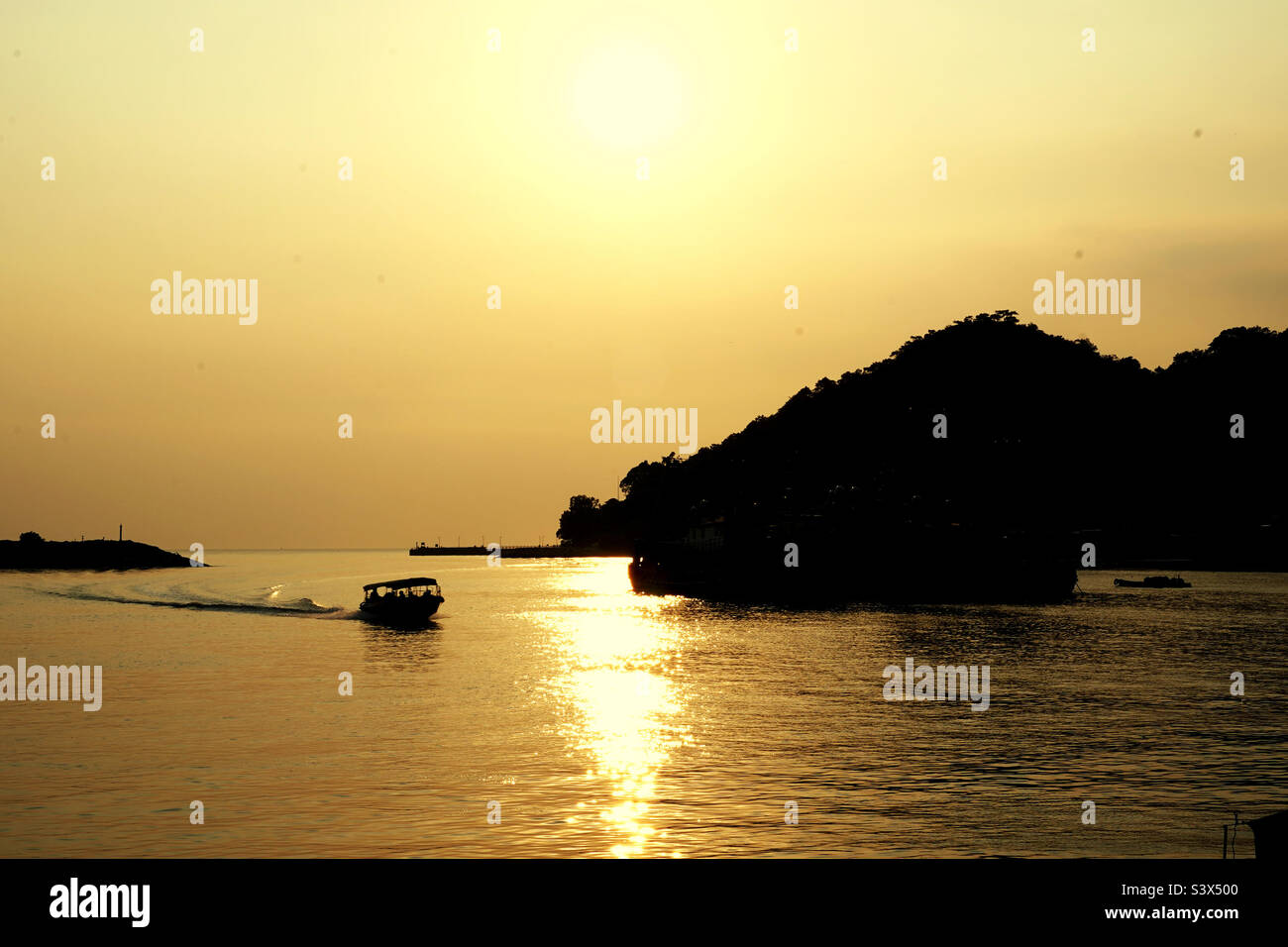 Sonnenuntergang Bootstouren nach Hause Stockfoto