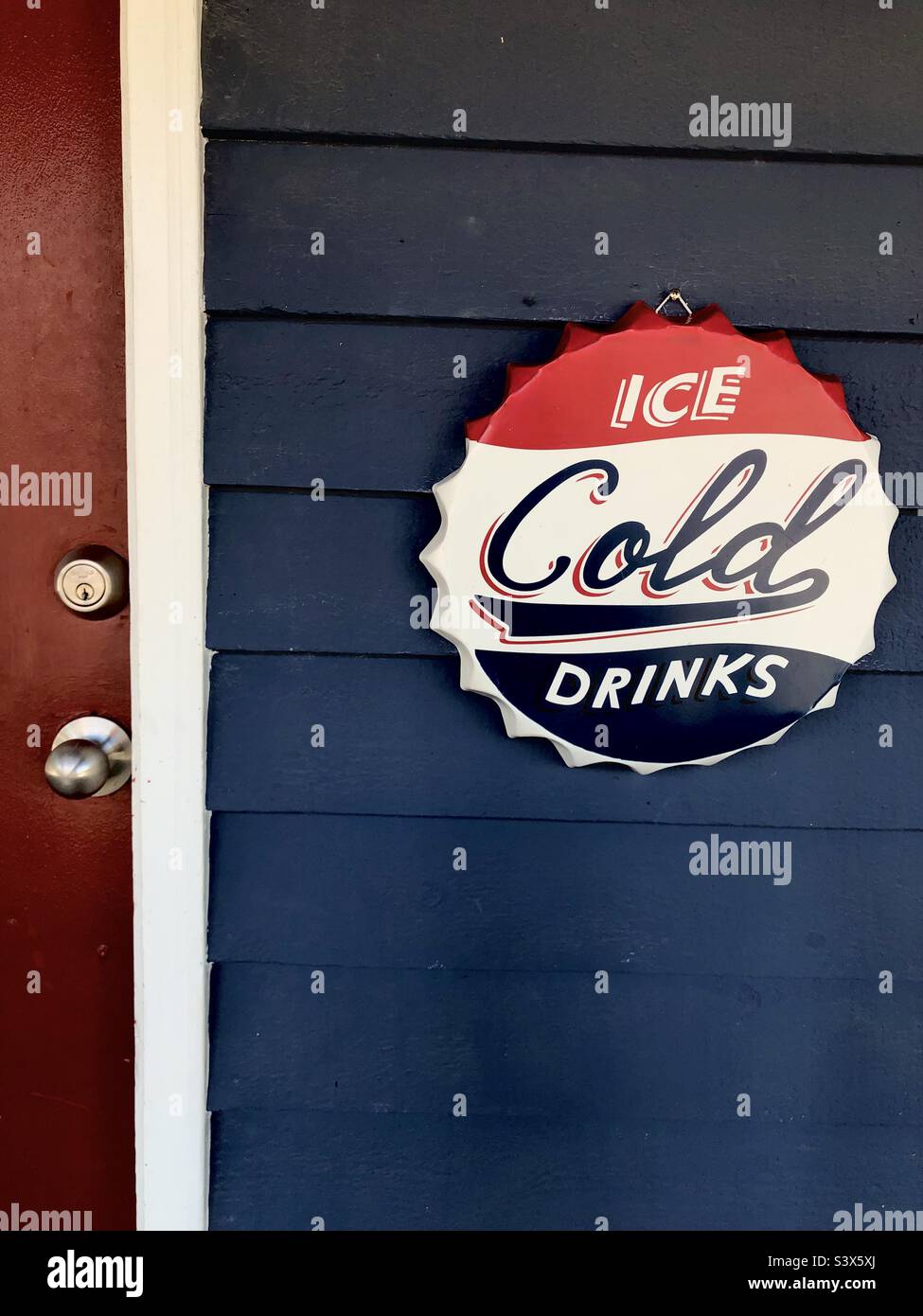 Eiskalte Getränke - Smartphone-aufgenommenes Stockfoto