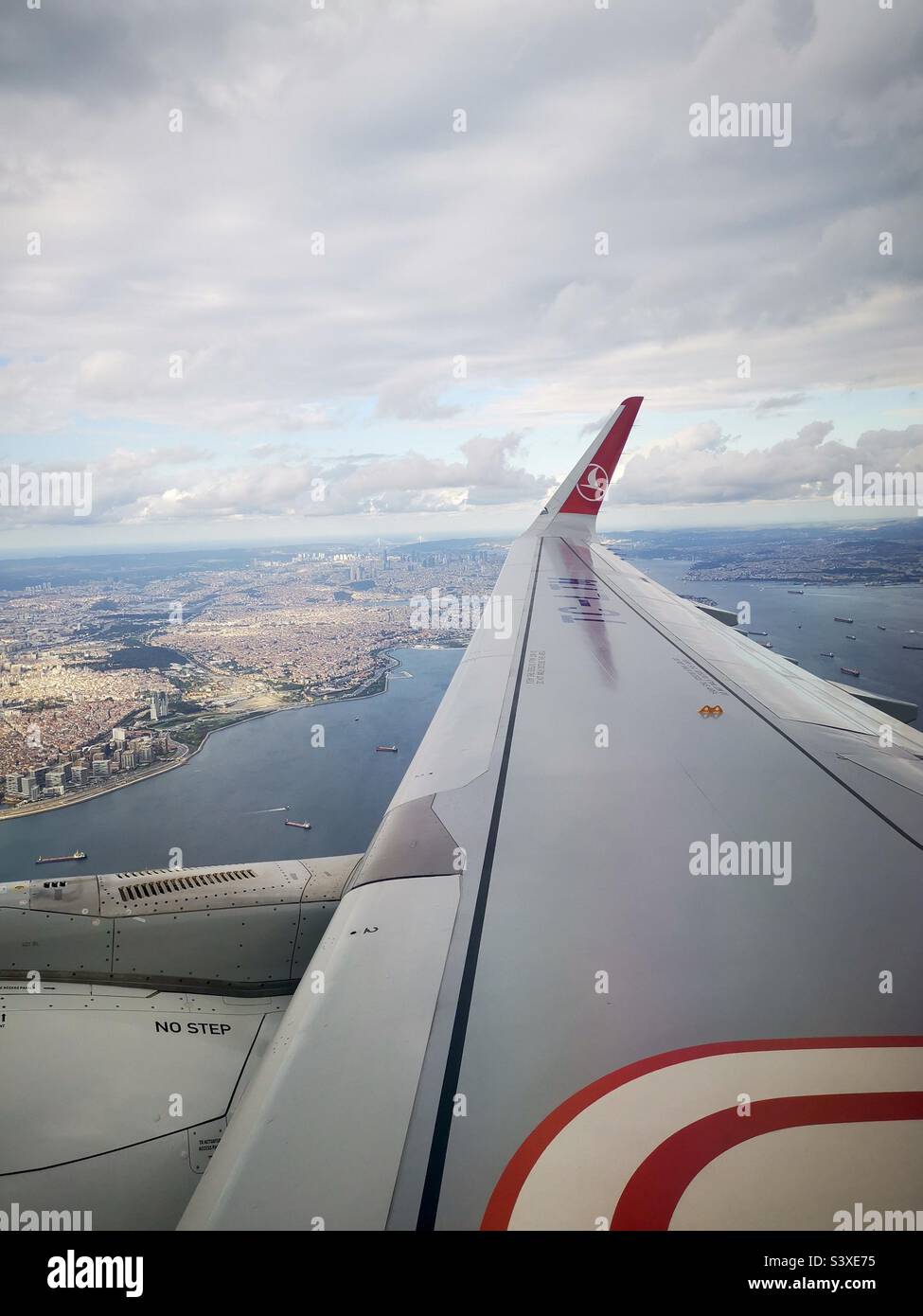 Fliegen über Istanbul, Türkei. - Smartphone-aufgenommenes Stockfoto