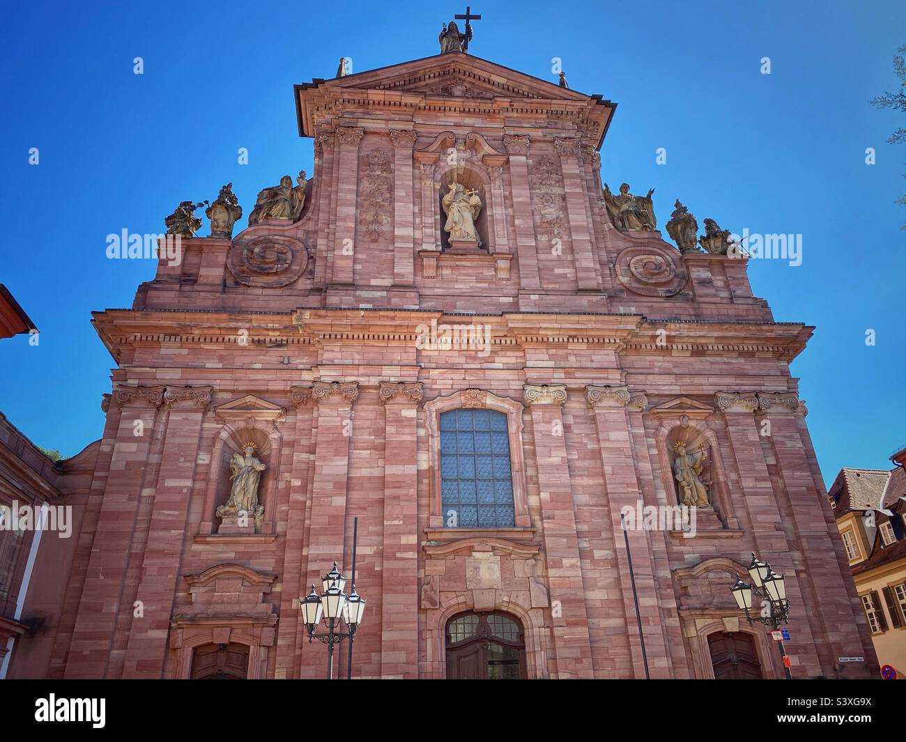 Barocke Jesuitenkirche des Heiligen Geistes in Heidelberg, Deutschland. - Smartphone-aufgenommenes Stockfoto