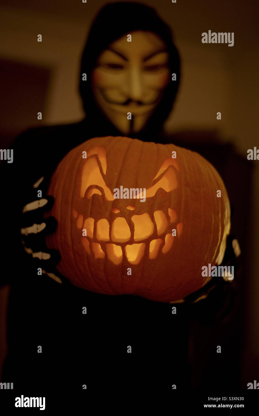 Halloween Jack-o’-Laterne, Kerl Fawkes Kostüm für Trick-or-Treating Stockfoto