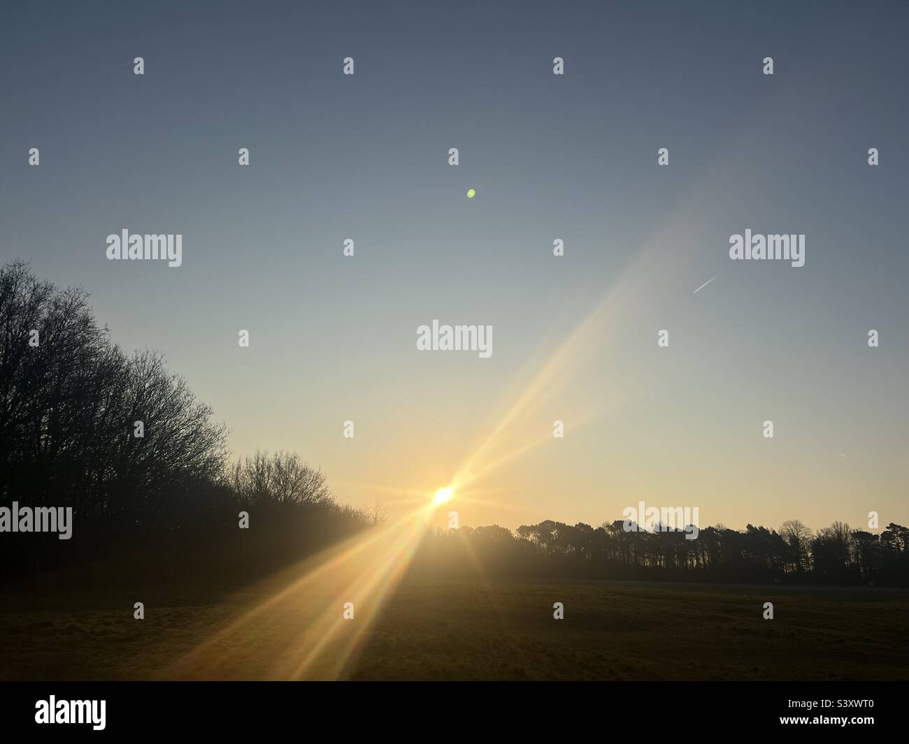 Sonneneinstrahlung und Skyline Stockfoto