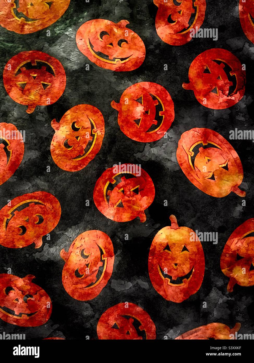 Eine Aufnahme unserer saisonalen Tischdecke Herbst/Oktober/Halloween, die gerade unseren Küchentisch schmückt. Der malerische, texturierte Effekt der IOS-App ArtCard. - Smartphone-aufgenommenes Stockfoto
