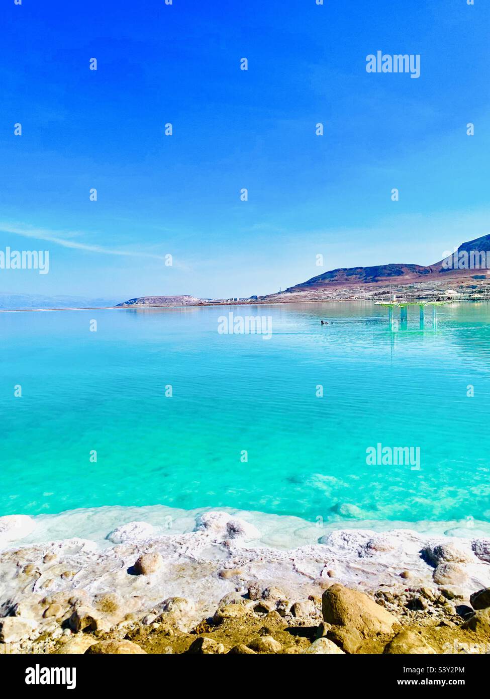 Fahrt entlang des malerischen Toten Meeres in Israel. Stockfoto