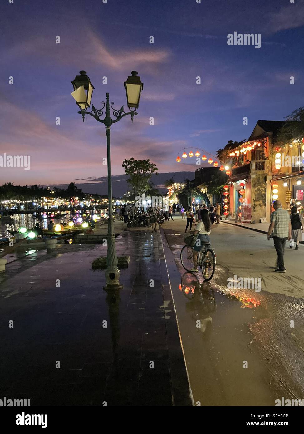 Dämmerung am Fluss in Hoi an, Vietnam Stockfoto