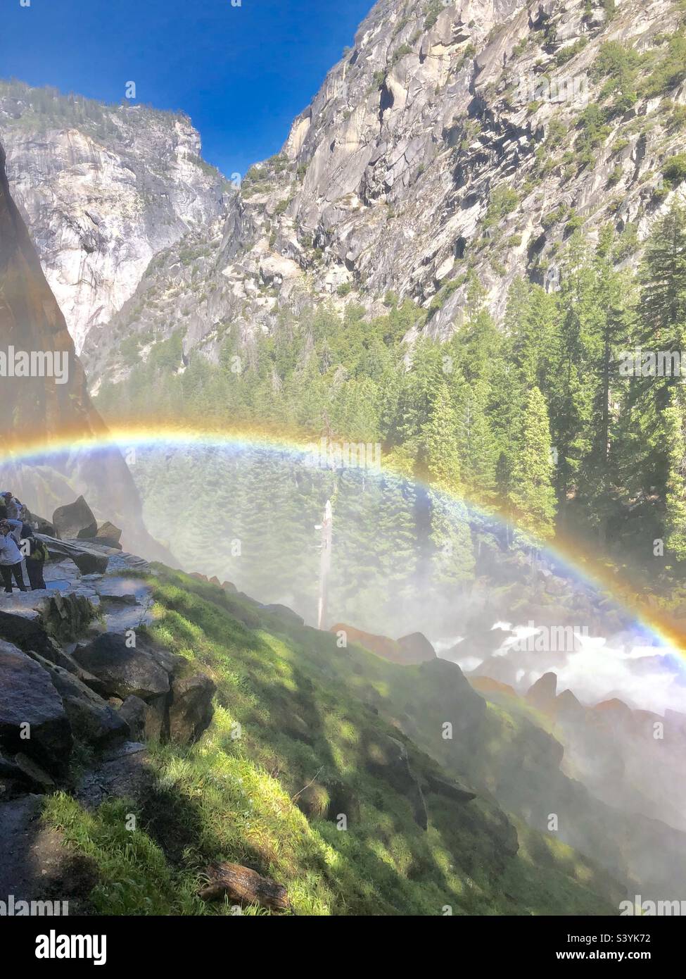 Regenbogen und Berg Stockfoto