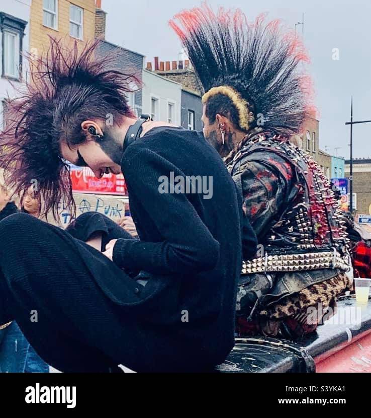 Zwei Punk-Rocker in Camden, London Stockfoto