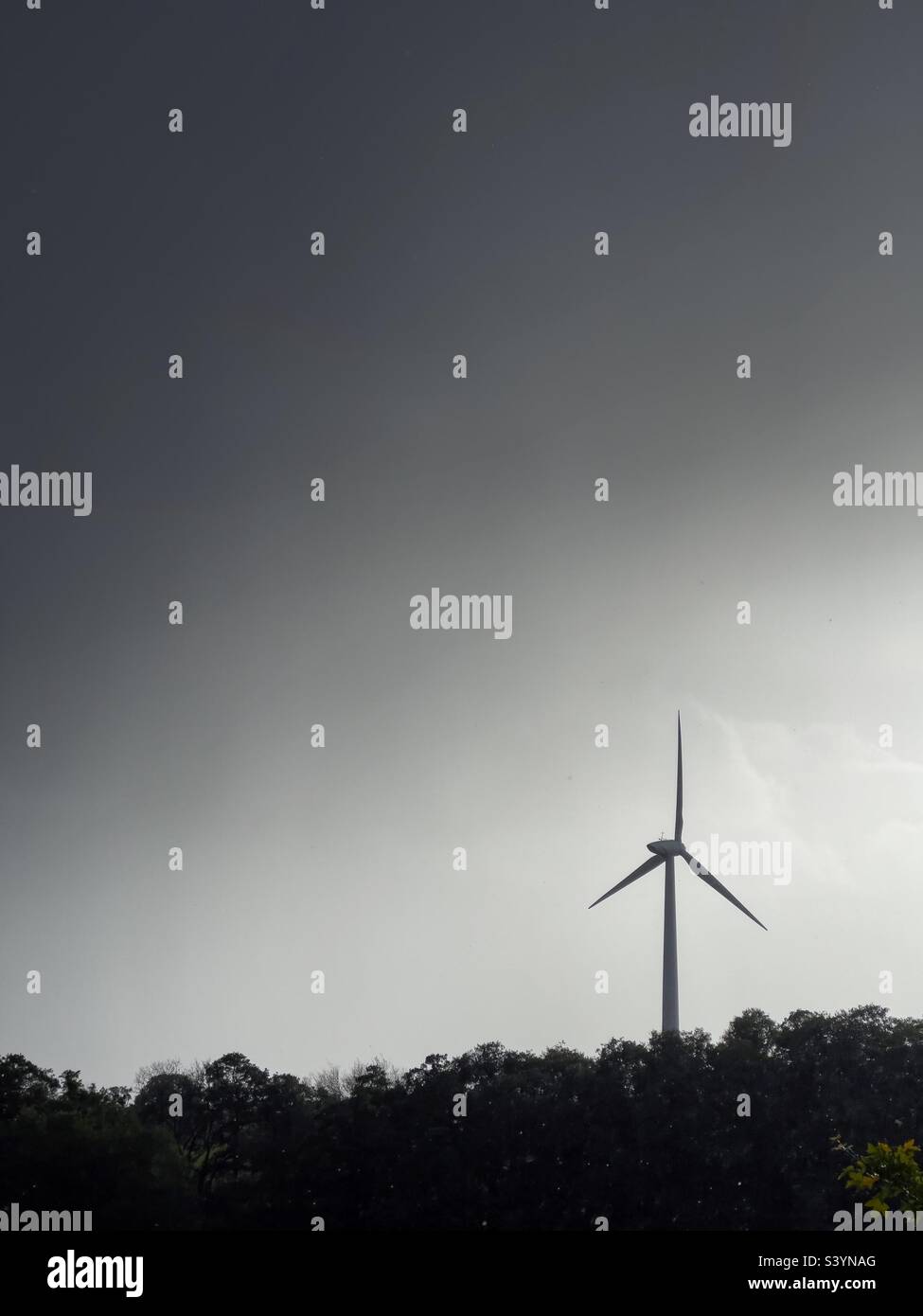 Turbine in Schwarz-Weiß - Smartphone-aufgenommenes Stockfoto