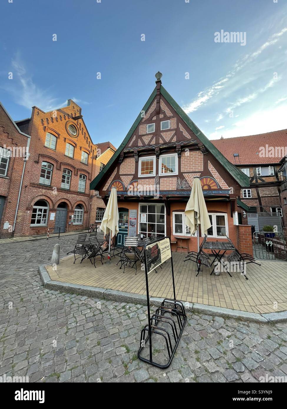 Café im historischen Stadtteil Lauenburg an der Elbe Deutschland Stockfoto