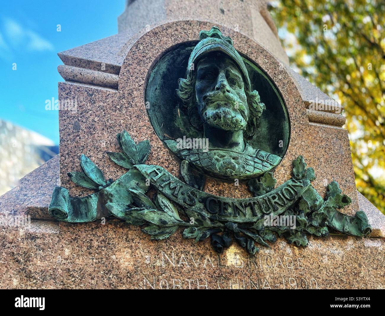 Die Gedenksäule im Victoria Park Portsmouth dokumentiert Admiral Sir EH Seymour (abgebildet) und all die Offiziere und Männer von HMS Centurion, die am Dritten Chinakrieg oder an den „Boxer-Riots“ 1897-1901 teilnahmen Stockfoto