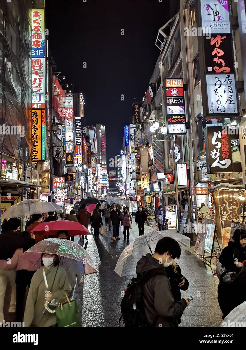 Belebte Straßen von Shinjuku, Tokio, Japan. Stockfoto