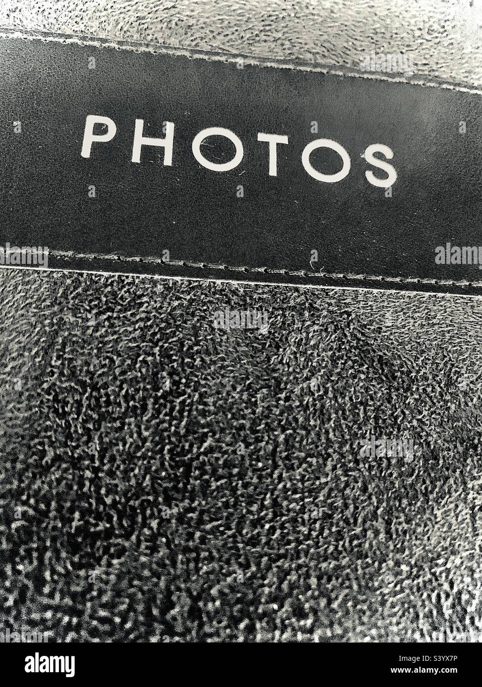 Schwarz-weiß strukturierter Hintergrund mit Bildunterschrift, sagt FOTOS Stockfoto