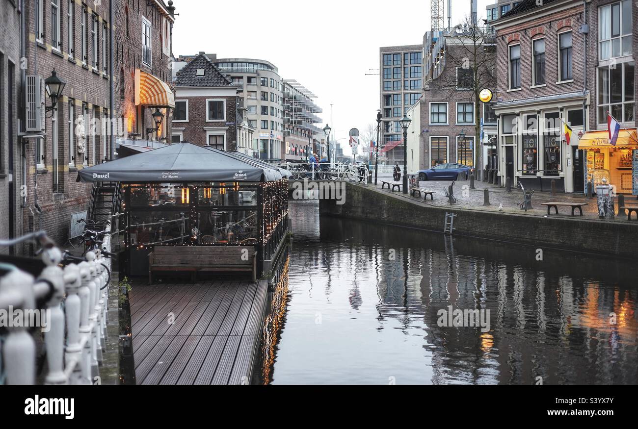 Schönes Bild der Stadt Alkmaar. Aufgenommen mit der Canon eos r 50mm Stockfoto