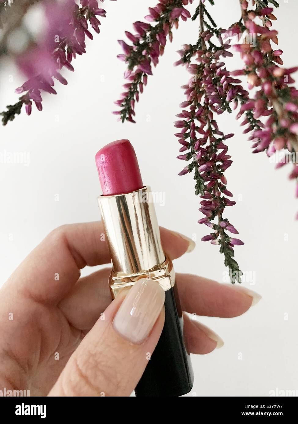 Roter Lippenstift - Smartphone-aufgenommenes Stockfoto