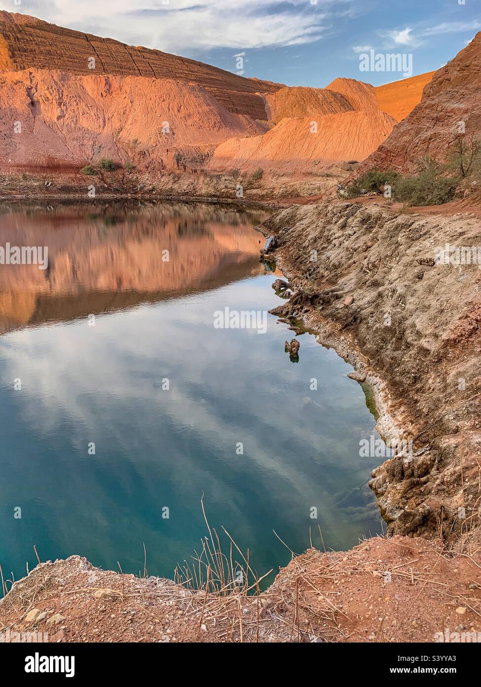 Versteckter See im Timna Park Israel - Smartphone-aufgenommenes Stockfoto