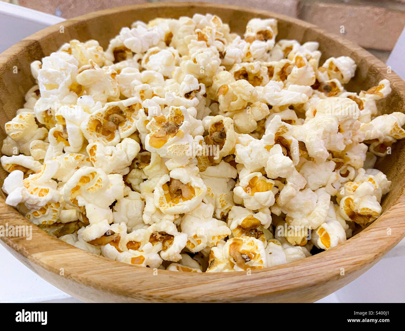 Eine Schüssel Popcorn. Stockfoto