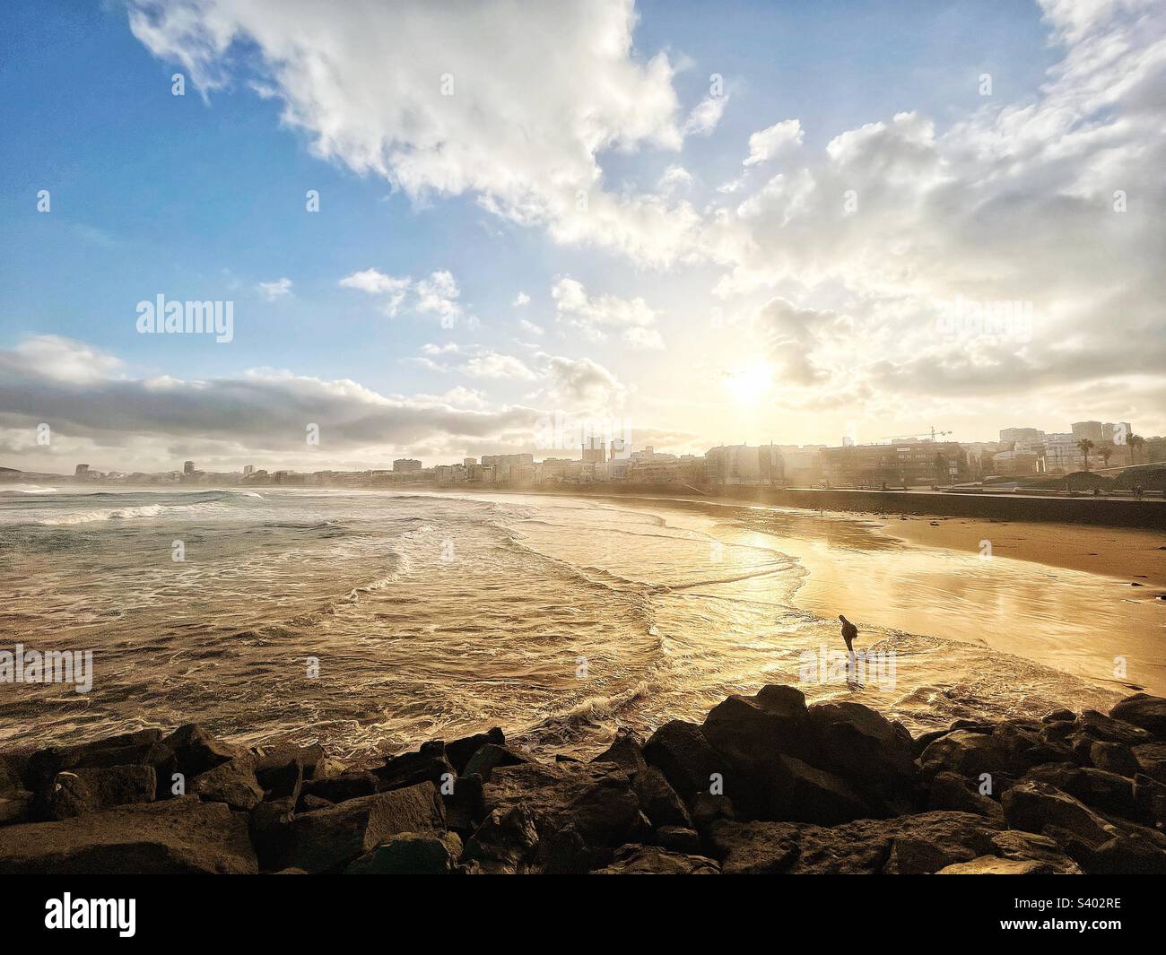 Sonnenaufgang über der Bucht - Smartphone-aufgenommenes Stockfoto