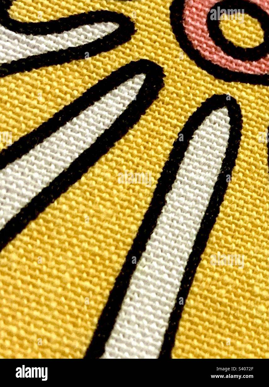 Gelbes abstraktes Design wie Sonnenlicht mit pinkfarbenem Kreis in der oberen rechten Ecke - Smartphone-aufgenommenes Stockfoto