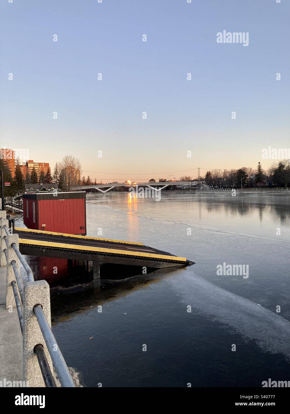 Erster Einfrieren des Rideau Canal Skerivastes. Stockfoto