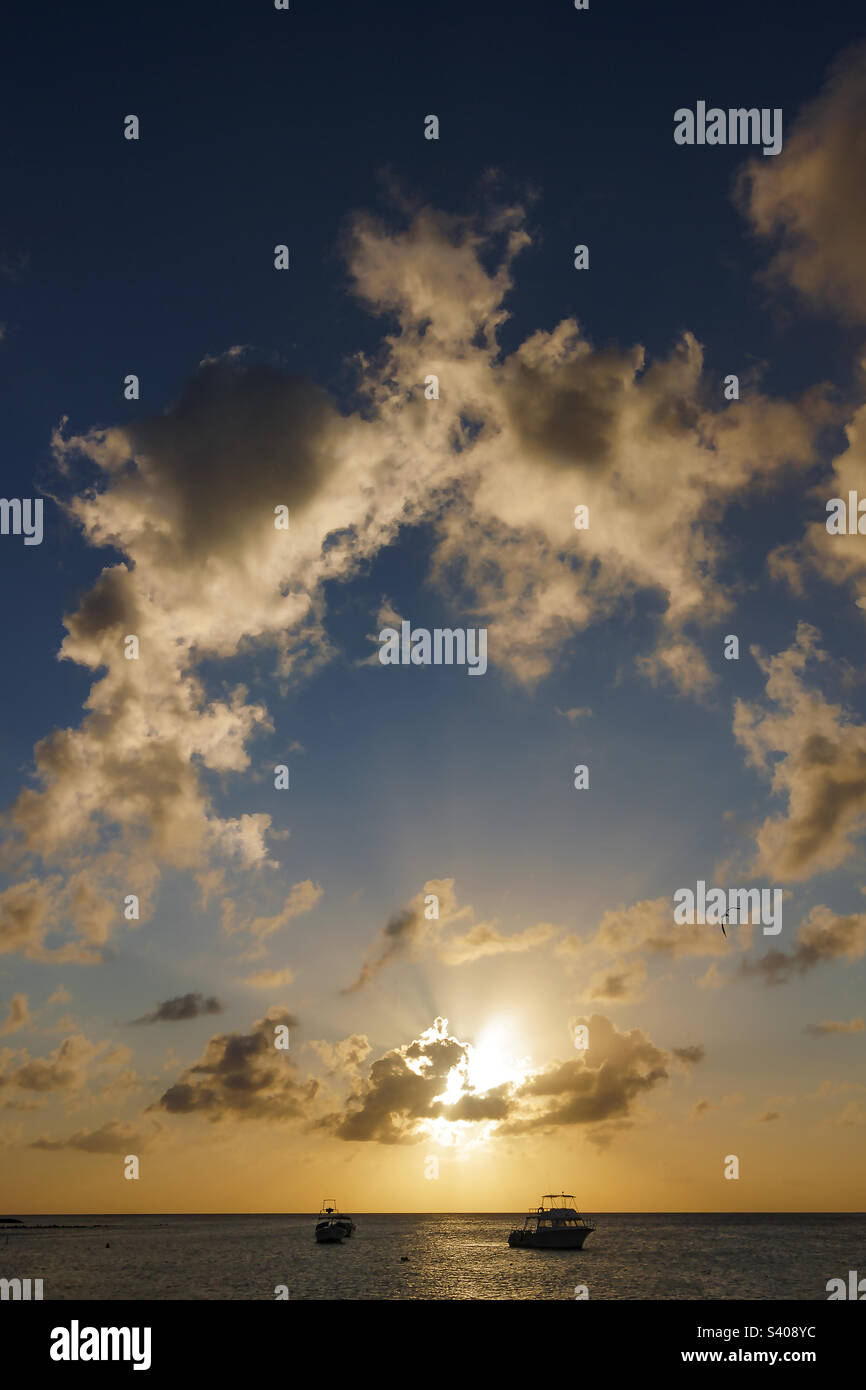 Himmlischer Aruba Sonnenuntergang Über Dem Meer Stockfoto