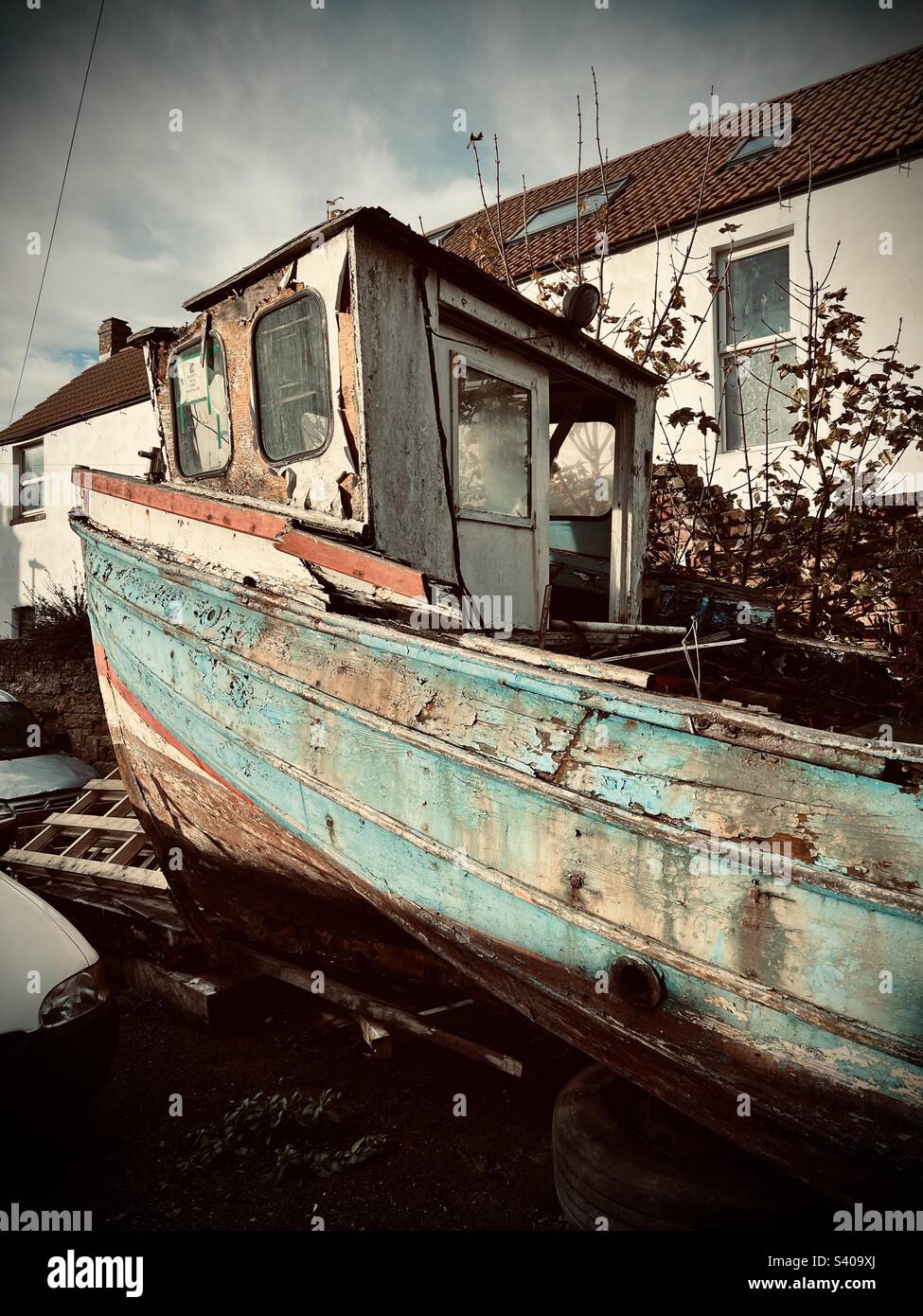 Das alte Boot verfällt langsam Stockfoto