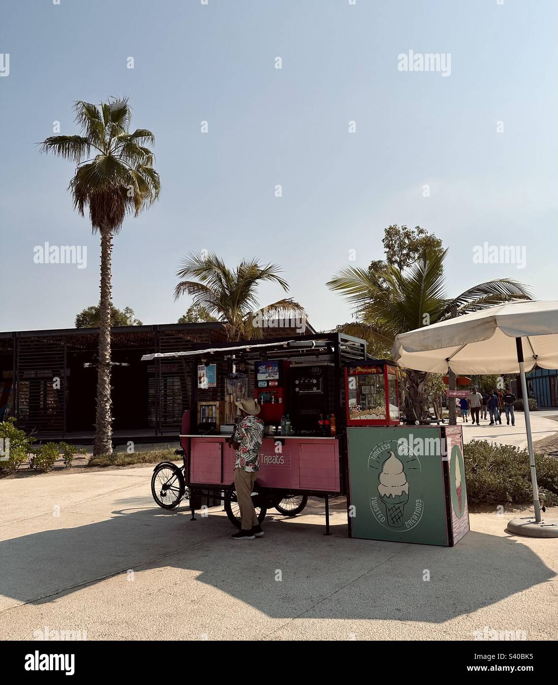 Eisdiele in La Mer Beach, Dubai, vereinigte Arabische Emirate - Smartphone-aufgenommenes Stockfoto
